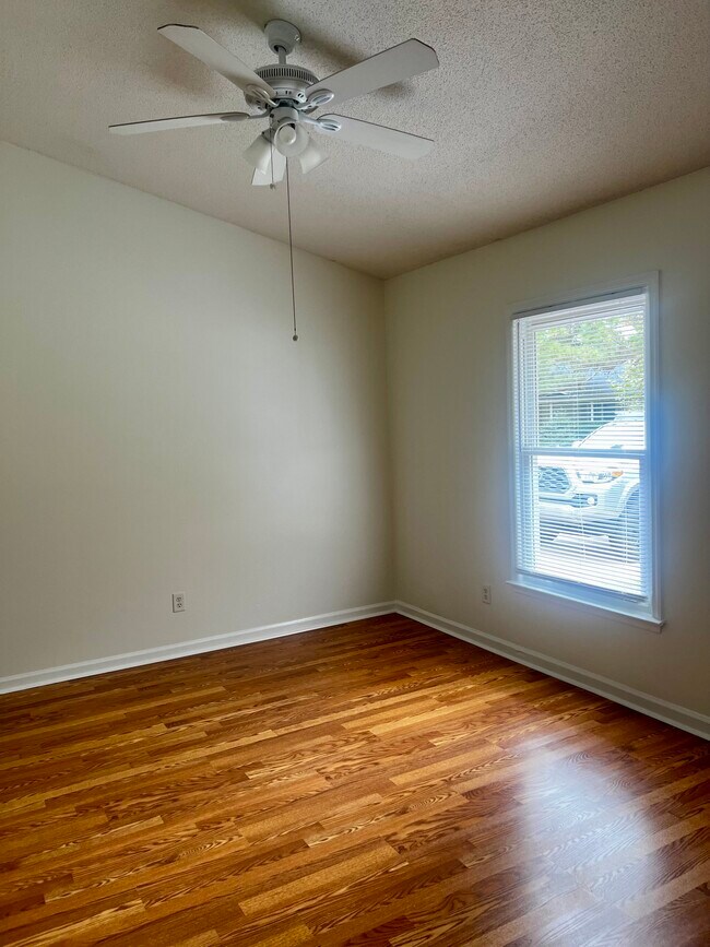 Building Photo - 1234 Island View Dr