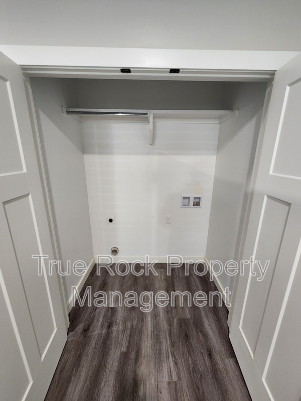 Building Photo - 416 E 13th St