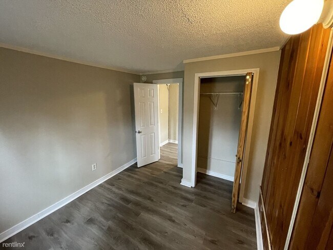 Building Photo - 3 br, 1 bath House - 2418 Dunlap St