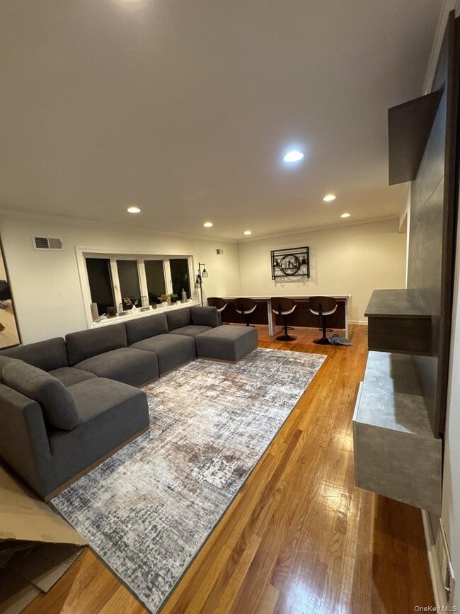 Building Photo - 545 Pelham Rd