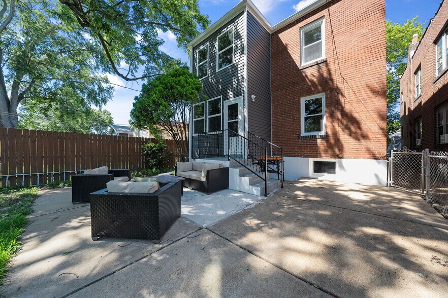 Building Photo - 5206 Nagel Ave