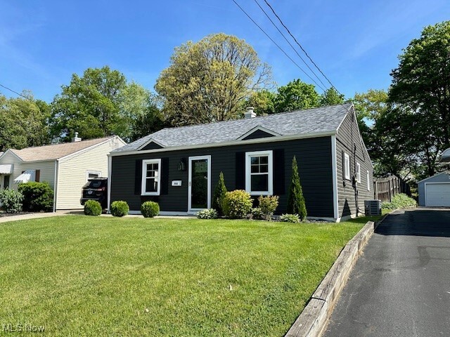 Building Photo - 2553 Edgebrook Ave
