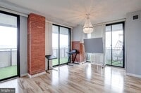 Building Photo - 250 S Reynolds St