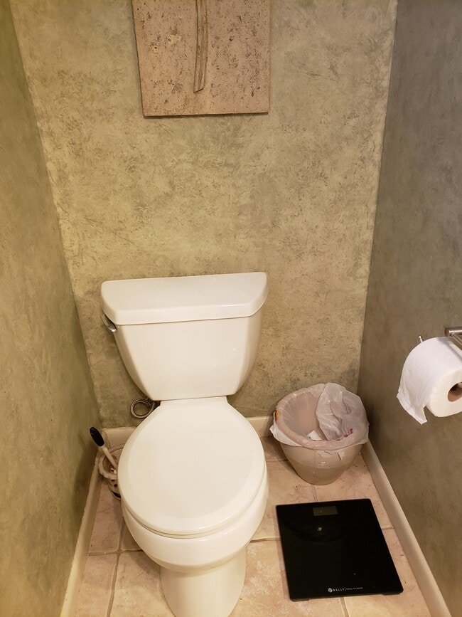 Building Photo - 94 Range End Manor
