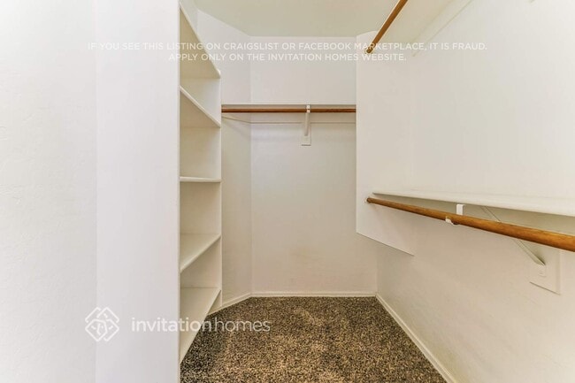 Building Photo - 504 N Hassett