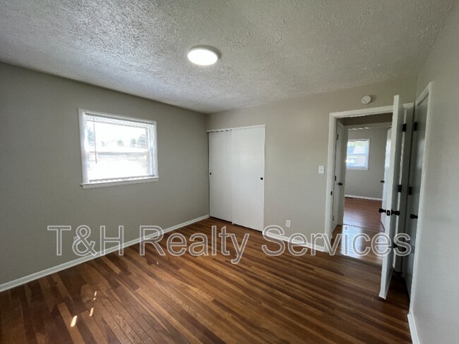 Building Photo - 3010 Winchester Dr