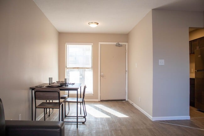 Interior Photo - 107 E Springfield