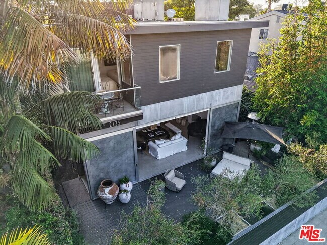 Building Photo - 2425 Clement Ave