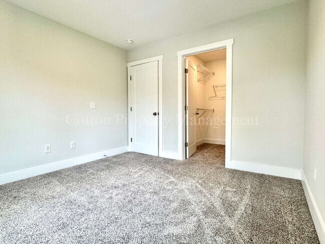 Building Photo - 2852 Worth Dr