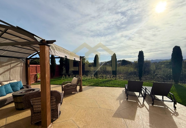 Building Photo - 2050 Green Ridge Cir