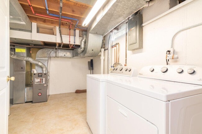 Building Photo - 3672 Middlebury Ln