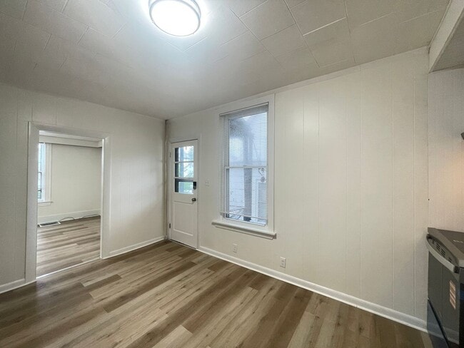 Building Photo - 475 Wilson St