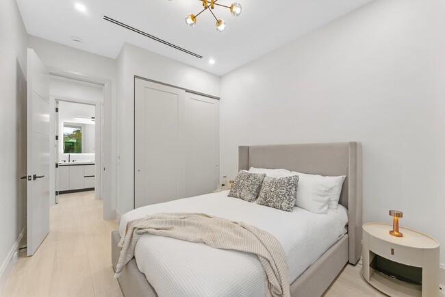 Building Photo - 220 S Swinton Ave