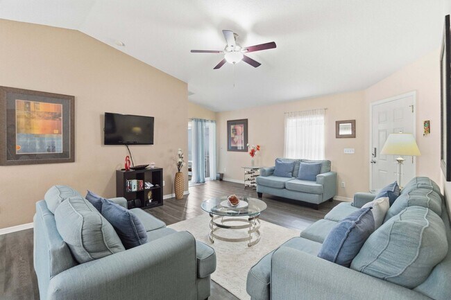 Building Photo - Single Family Home in Davenport now Available For Rent!