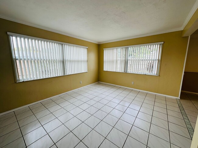 Building Photo - Spacious 2 Bedroom 2 Bathroom Seminole Home with Yard