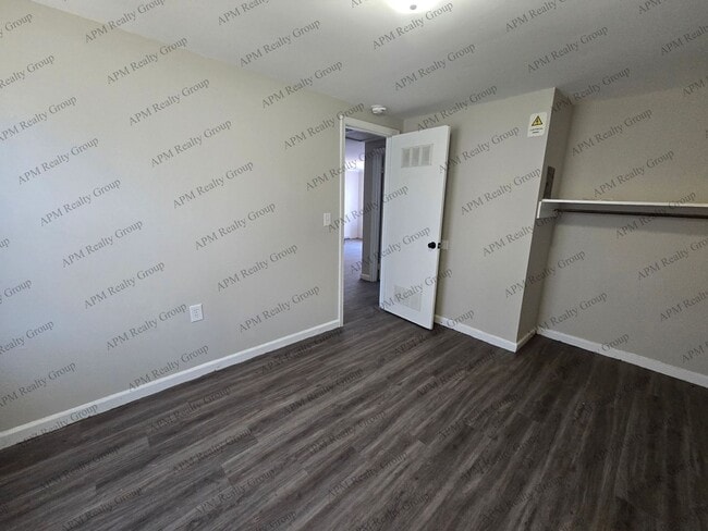 Building Photo - Renovated two bedroom near Harden Street - 50% first month.