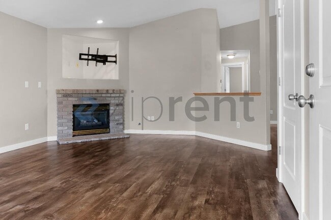 Building Photo - 1120 S 90th St Ct