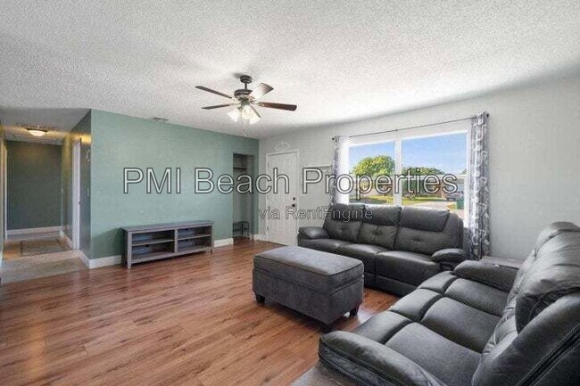 Building Photo - 2456 SE Melaleuca Blvd