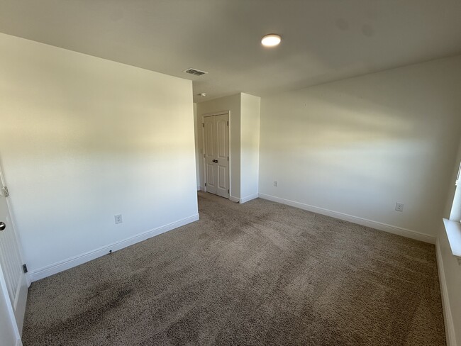 Building Photo - 5380 Oakbourne Ave