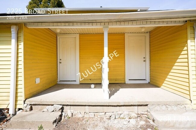 Building Photo - 2225 Broad St