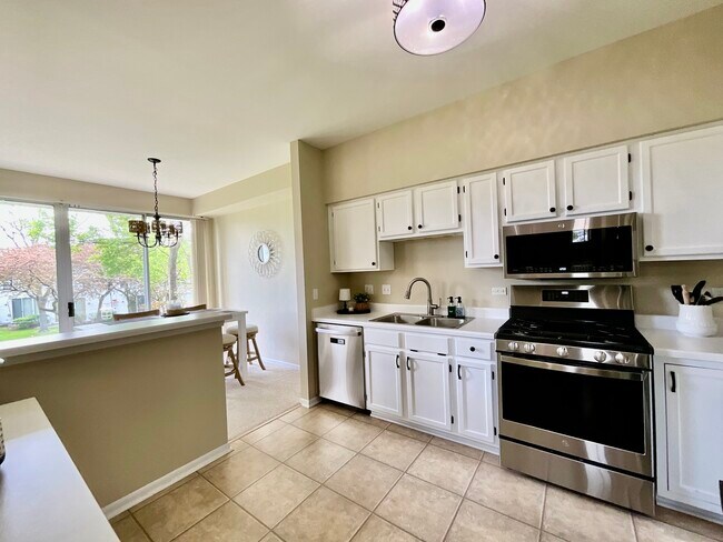 Building Photo - 547 Woodcrest Dr
