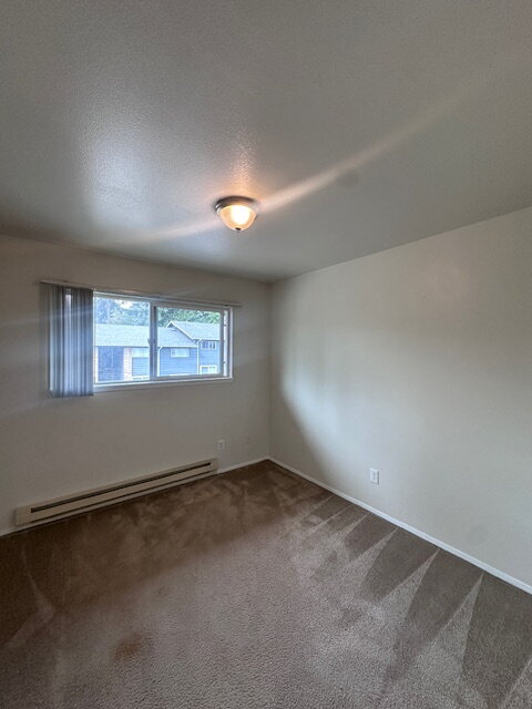 Building Photo - Charming 2-Bedroom Apartment with Modern Comforts on SE Division St.