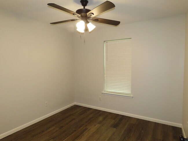 Building Photo - Spacious 4-Bedroom Home in Whitehouse ISD – Pet-Friendly with Large Fenced Yard! Bonus: Lawncare ...