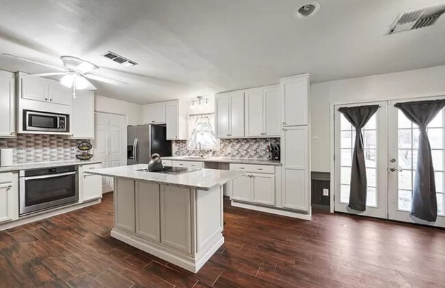 Building Photo - 5610 Fenske Ln