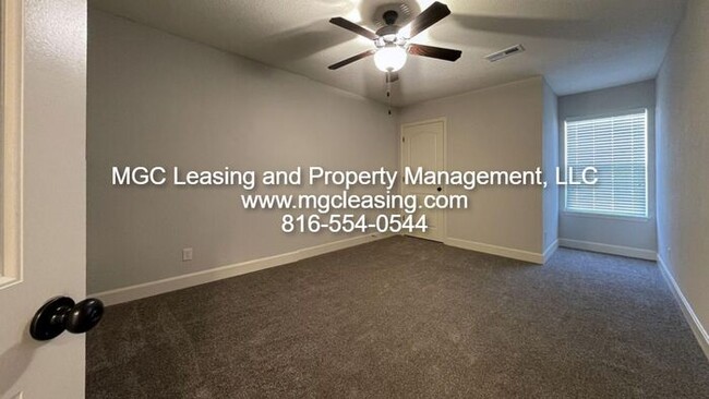 Building Photo - Eagle Creek Townhomes March Madness Special!