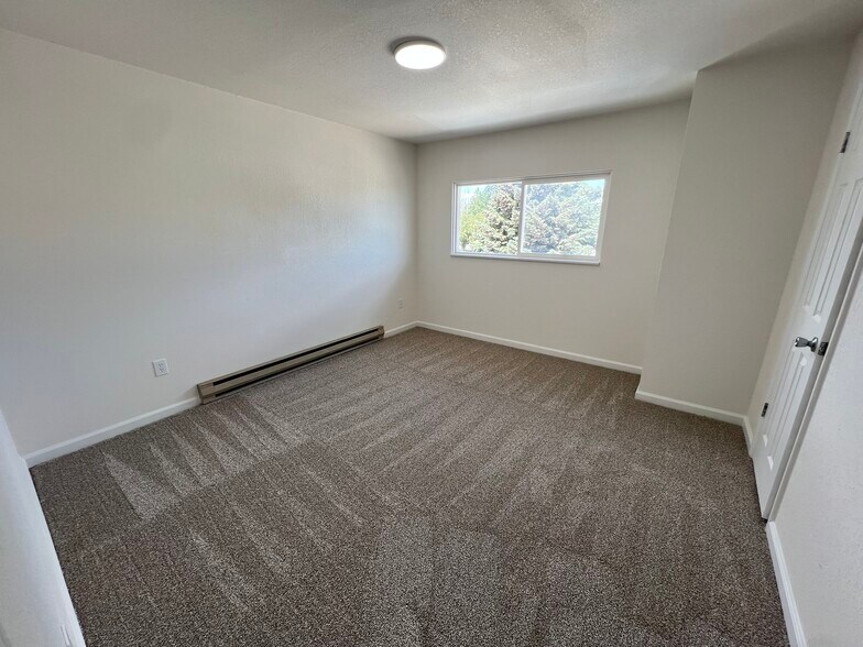 Building Photo - 2509 s Emerson ave