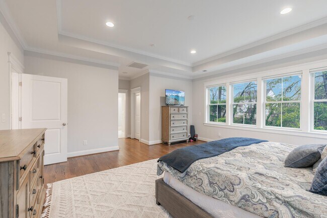 Building Photo - 7018 Statendam Ct