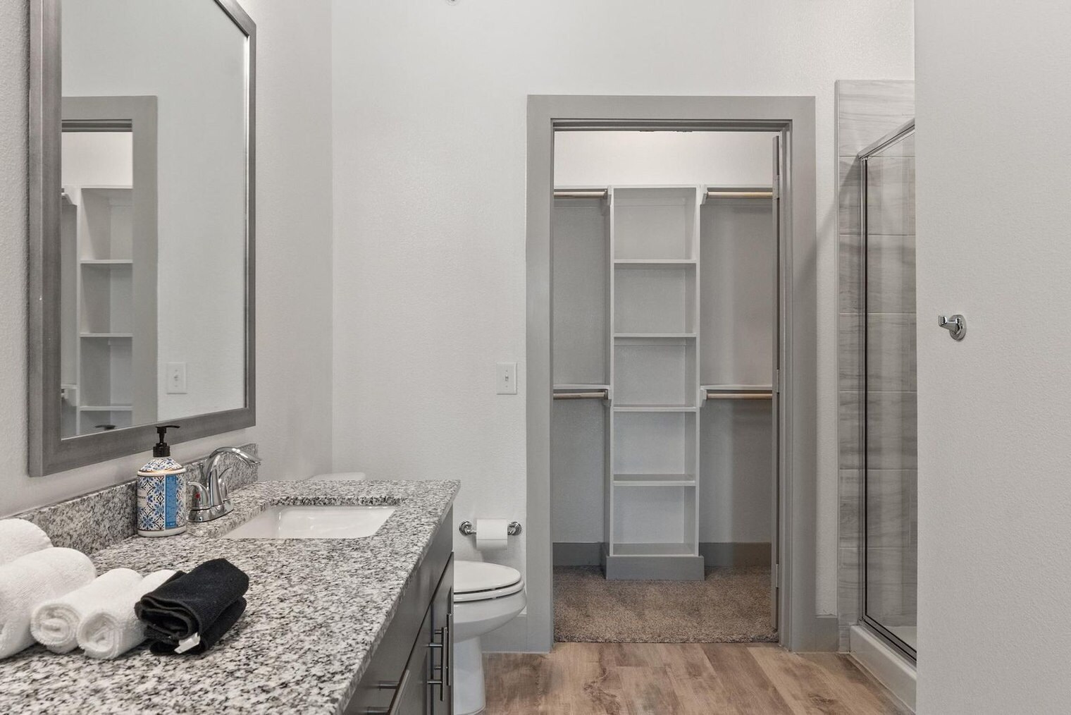 Building Photo - 12100 1/2 Ferrystone Glen Drive-SI ID1343252P