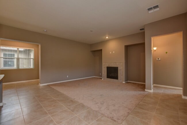 Building Photo - Beautiful custom home in The Dells!