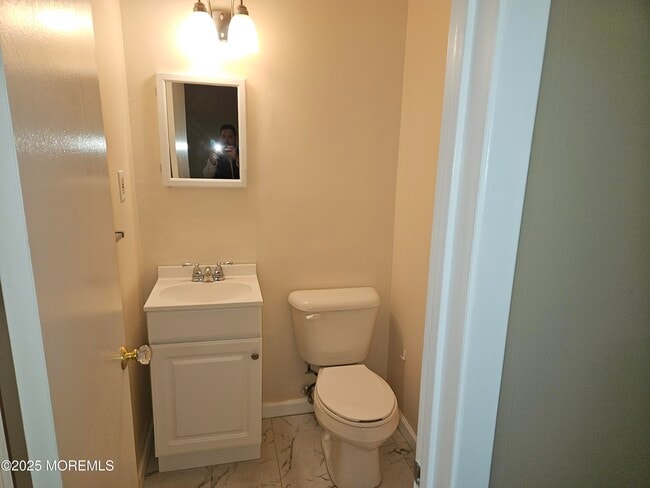 Building Photo - 54 Amberly Dr