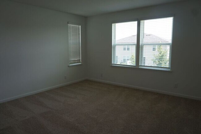 Building Photo - Newly Built 3 Bedroom 2.5 Bathroom Home wi...