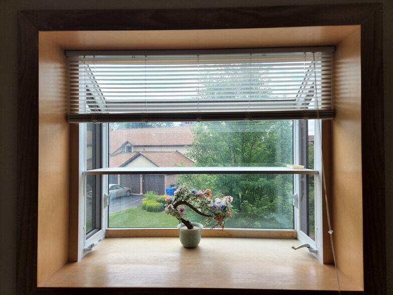 Building Photo - 188 Grove Ave