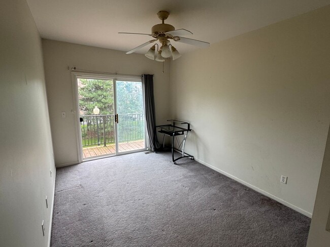 Building Photo - 3 Bedroom Condo
