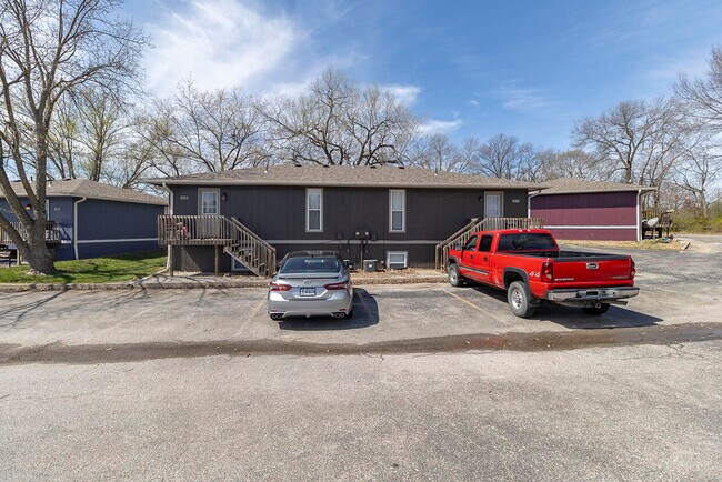 Building Photo - 210 Wheaton Ct