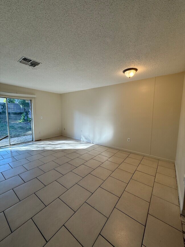 Building Photo - 810 N Hudson St