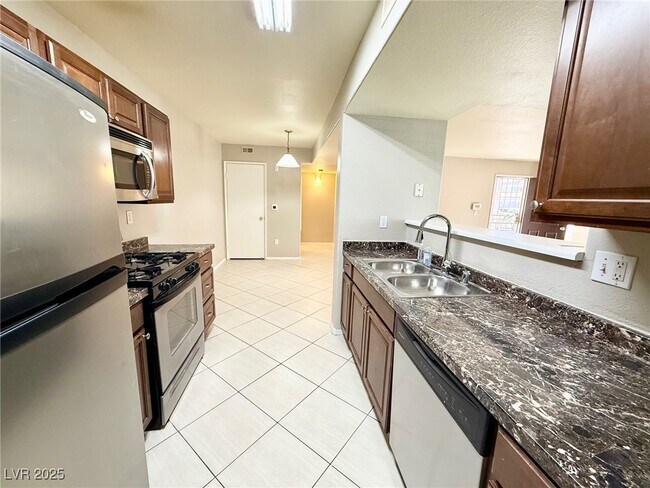 Building Photo - 7885 W Flamingo Rd