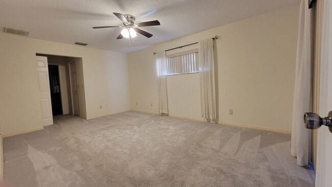 Building Photo - Homosassa 3/2/2 Pool Home