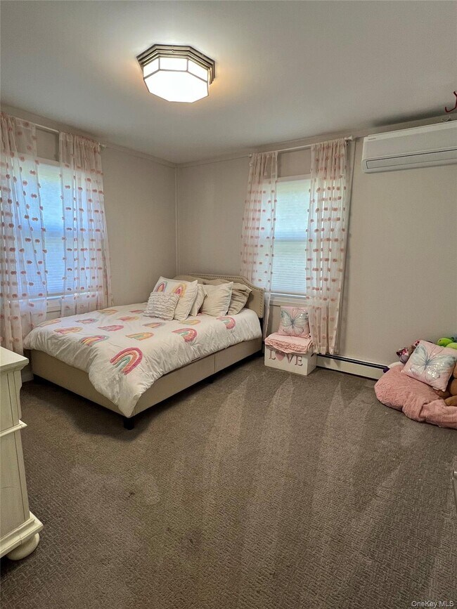 Building Photo - 711 Pelhamdale Ave