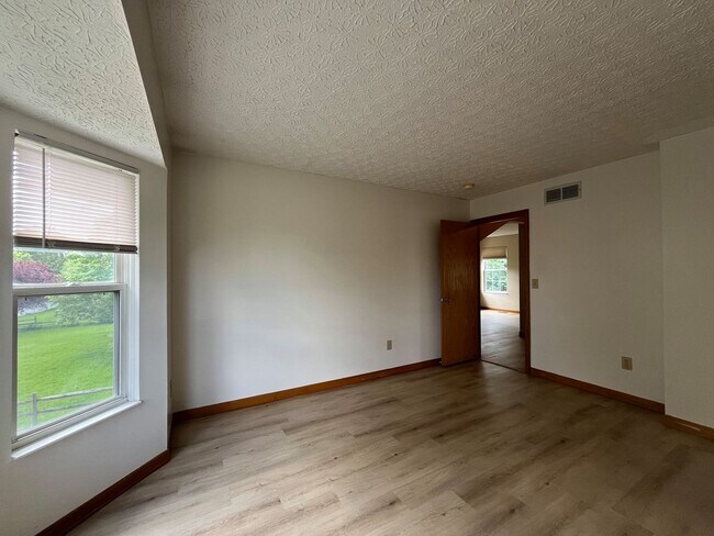 Building Photo - Spacious 3-Bed, 2.5-Bath Home in Desirable...