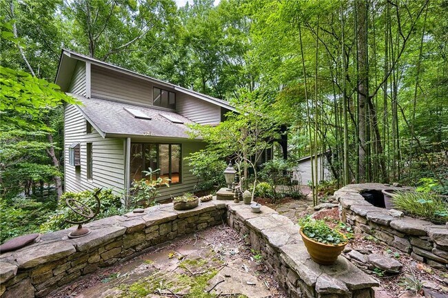 Building Photo - 570 Idlewood Dr NW
