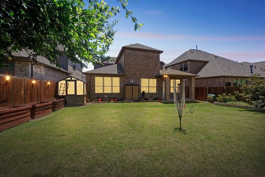 Building Photo - 6200 Marigold Dr