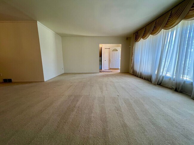 Building Photo - Stunning 4-Bedroom Single Family Home in Wyncote! Available NOW!