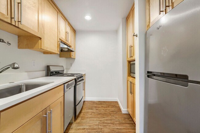 Building Photo - 422 W Raye St