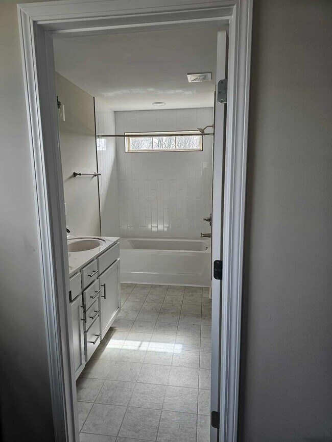 Building Photo - 2662 Scott Dr