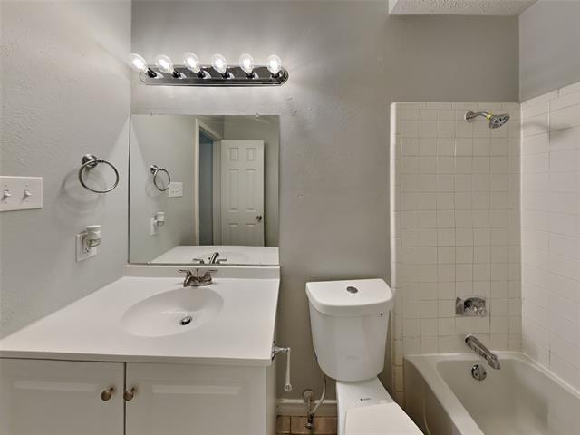 Building Photo - 702 Monique Ct