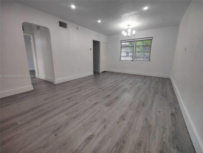 Building Photo - 2165 Bay Dr